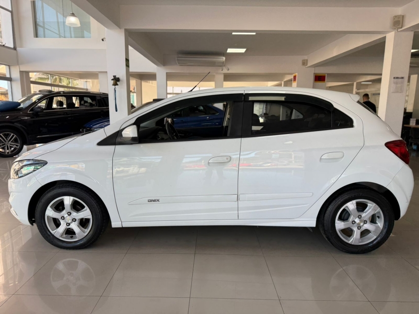 chevrolet onix 1.4 mpfi activ 8v flex 4p automatico 20193
