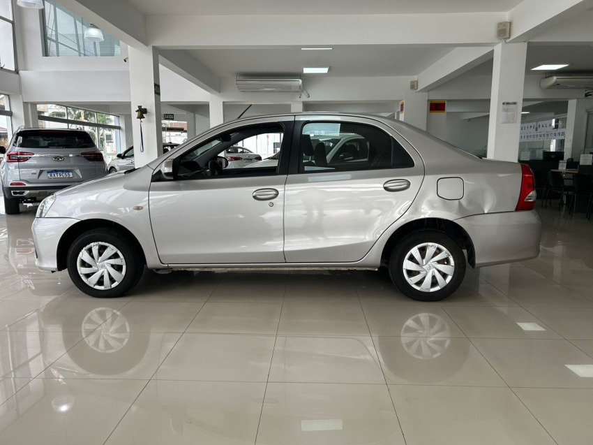 toyota etios 1.5 xs sedan 16v flex 4p automatico 20183