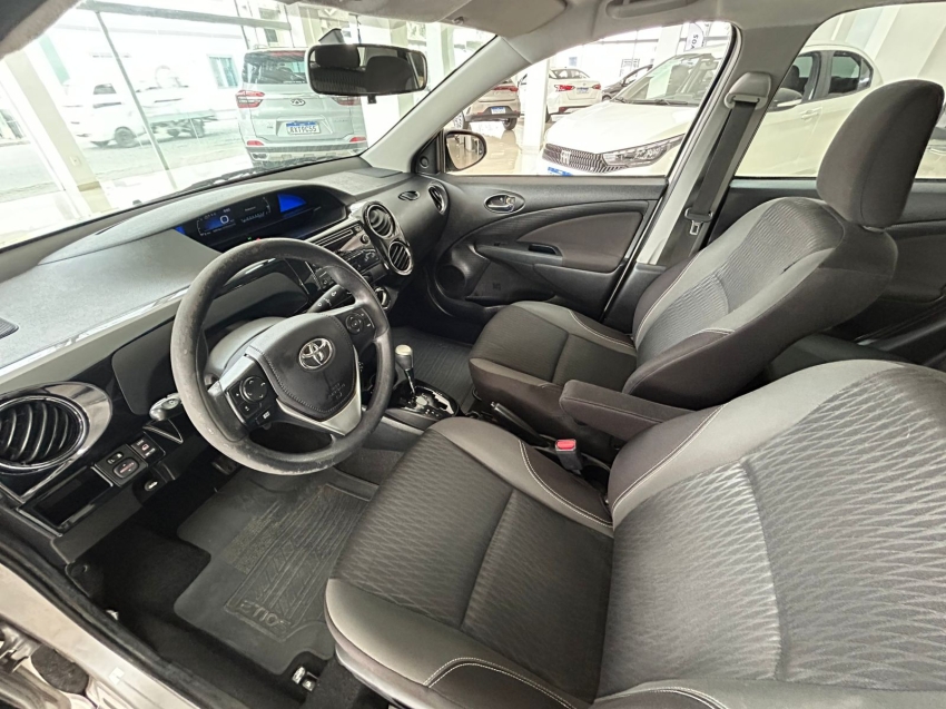 toyota etios 1.5 xs sedan 16v flex 4p automatico 201815