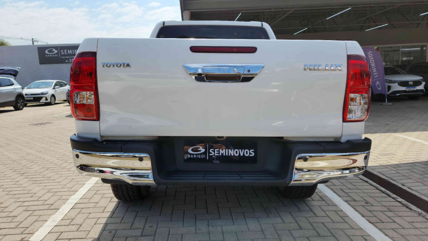 toyota hilux 2.8 d-4d turbo diesel cd sr 4x4 automatico 4p 2024
