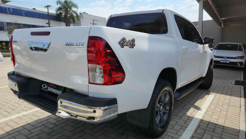 toyota hilux 2.8 d-4d turbo diesel cd sr 4x4 automatico 4p 2024