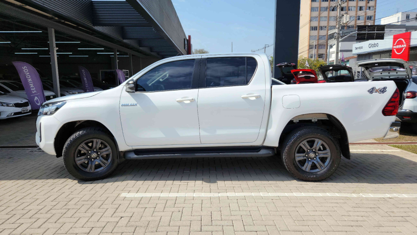 toyota hilux 2.8 d-4d turbo diesel cd sr 4x4 automatico 4p 2024