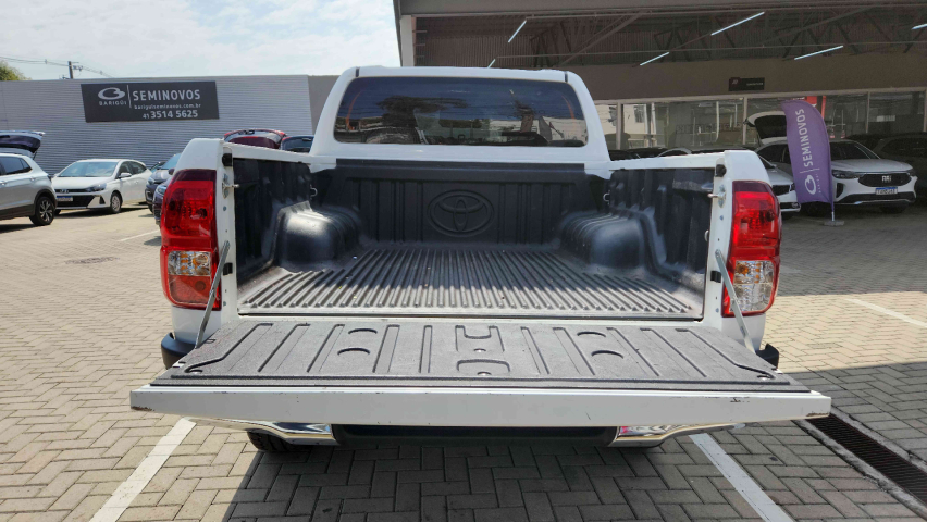 toyota hilux 2.8 d-4d turbo diesel cd sr 4x4 automatico 4p 2024