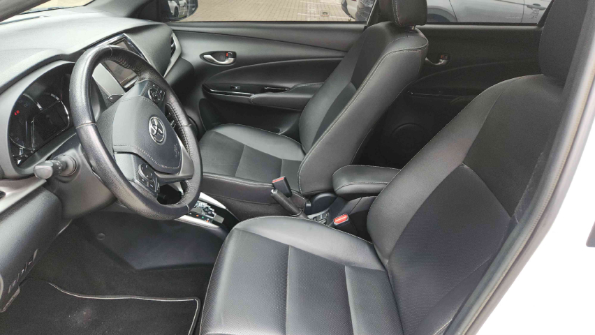 toyota yaris 1.5 flex automatico 202213