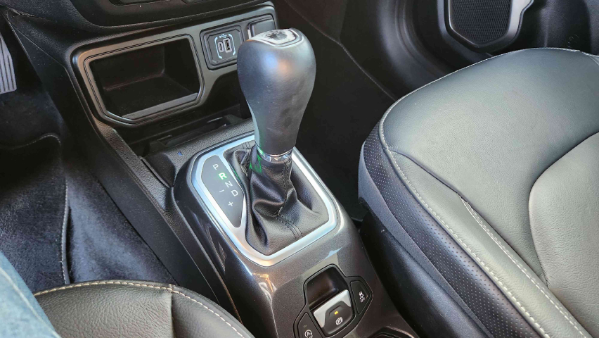 jeep renegade 1.3 t270 turbo flex longitude at6 5p automatico 202319
