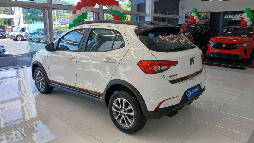 fiat argo 1.3 firefly flex trekking cvt 4p automatico 2025