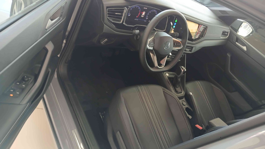 volkswagen nivus 1.0 200 tsi total flex highline automatico 4p 2025