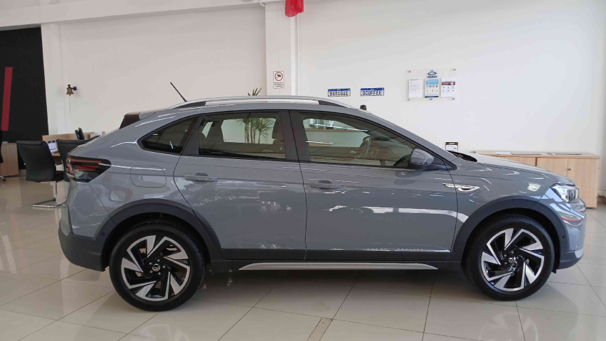 volkswagen nivus 1.0 200 tsi total flex highline automatico 4p 2025