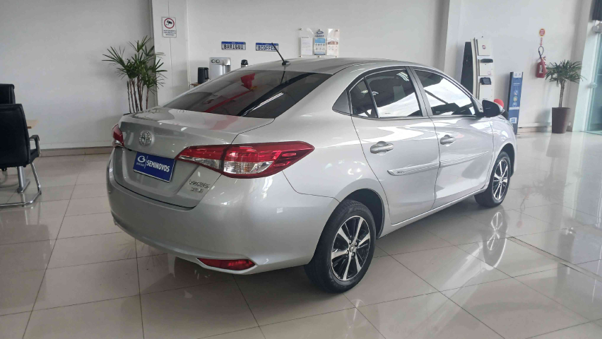 toyota yaris 1.5 16v flex sedan xls connect multidrive 4p automatico 2022