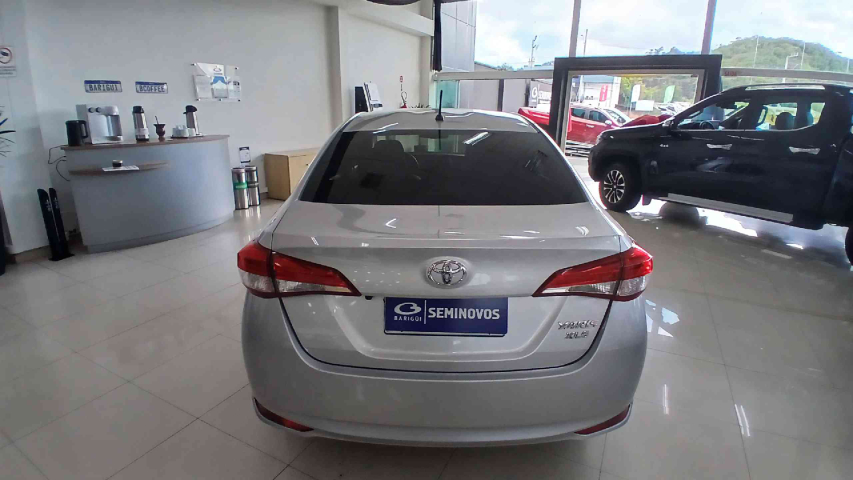 toyota yaris 1.5 16v flex sedan xls connect multidrive 4p automatico 2022