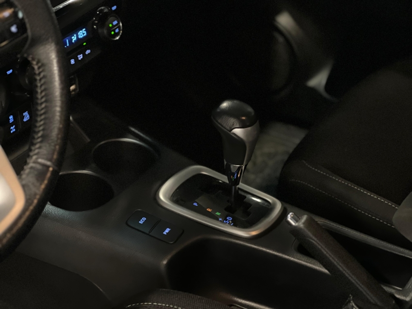 toyota hilux 2.8 d-4d turbo diesel cd sr 4x4 automatico 4p 202411