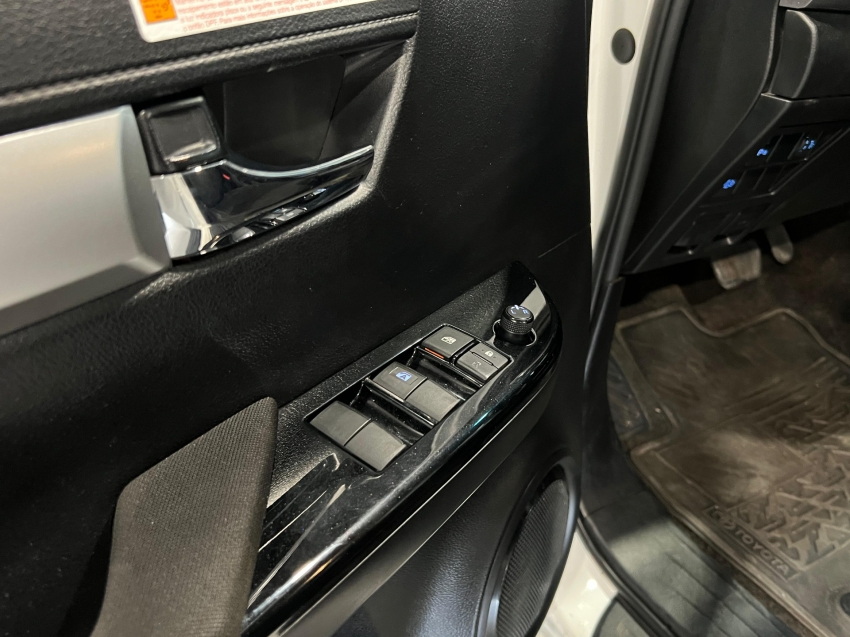 toyota hilux 2.8 d-4d turbo diesel cd sr 4x4 automatico 4p 202414