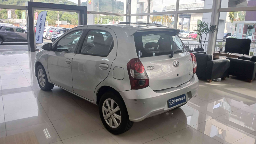 toyota etios 1.5 x plus 16v flex 4p manual 20194