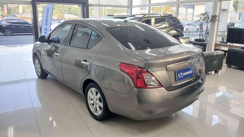 nissan versa 1.6 16v flex sl 4p manual 20144