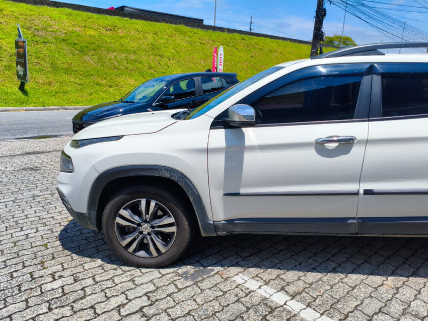 fiat toro 1.3 turbo 270 flex freedom at6 4p automatico 20223