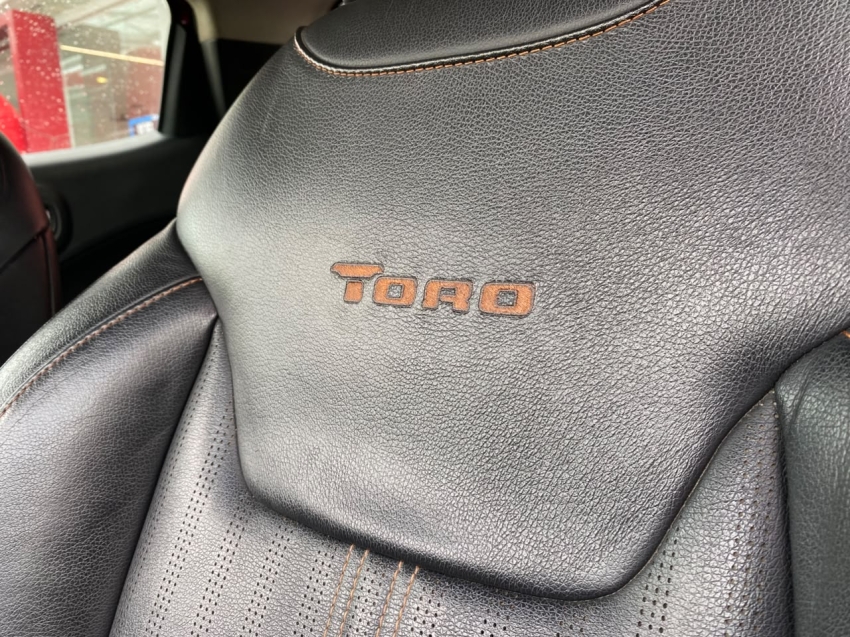 fiat toro 2.0 16v turbo diesel volcano 4wd at9 4p automatico 201612