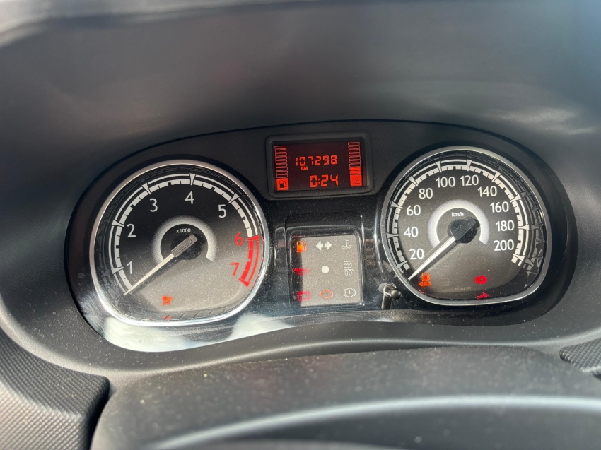 renault sandero 1.0 expression 16v flex 4p manual 2014