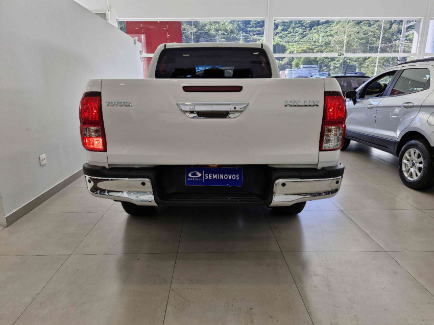 toyota hilux 2.8 d-4d turbo diesel cd sr 4x4 automatico 4p 2024