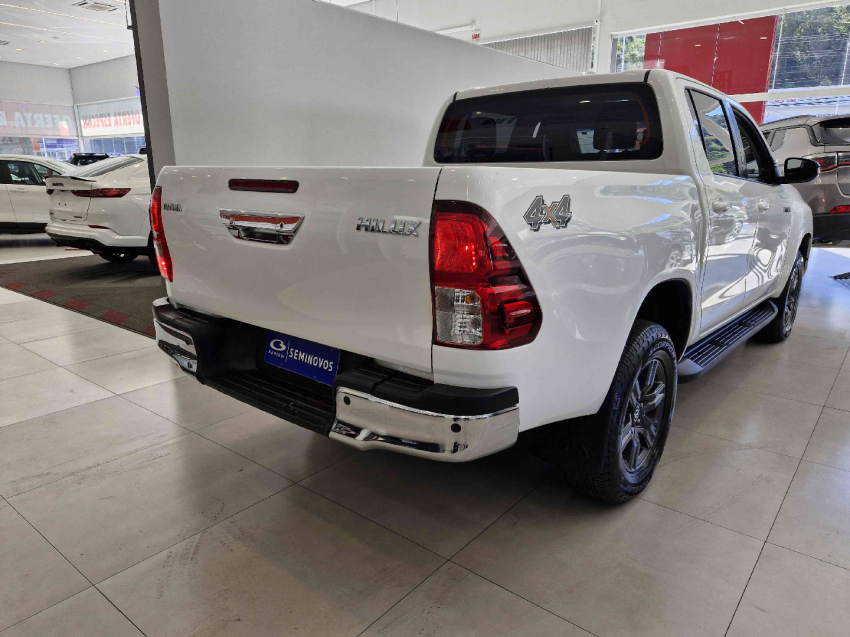 toyota hilux 2.8 d-4d turbo diesel cd sr 4x4 automatico 4p 2024