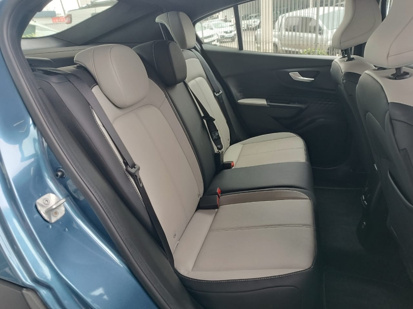 fiat fastback 1.0 turbo 200 hybrid impetus cvt hibrido 4p automatico 2025