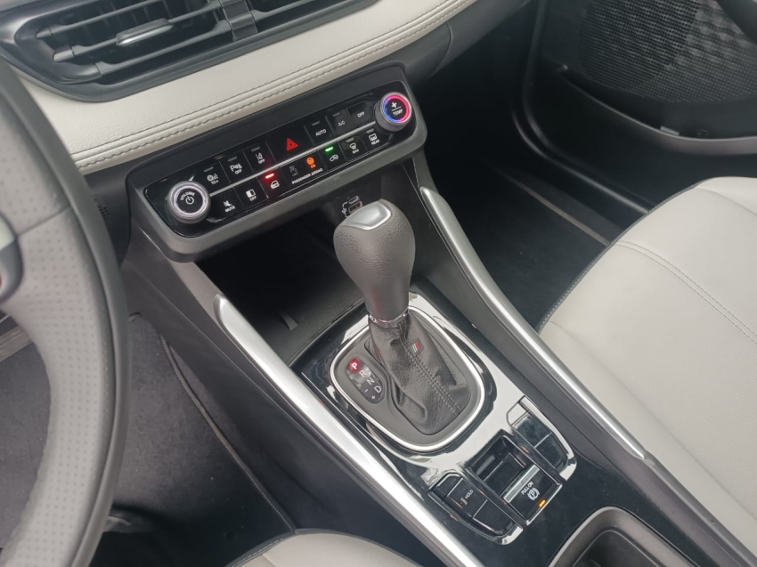 fiat fastback 1.0 turbo 200 hybrid impetus cvt hibrido 4p automatico 2025