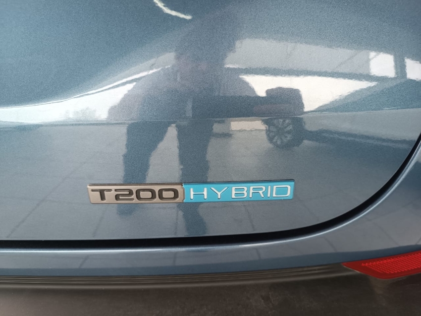 fiat fastback 1.0 turbo 200 hybrid impetus cvt hibrido 4p automatico 2025
