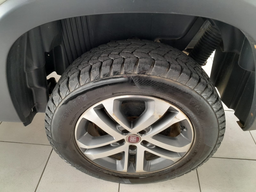 fiat toro 2.0 16v turbo diesel volcano 4wd at9 4p automatico 2017