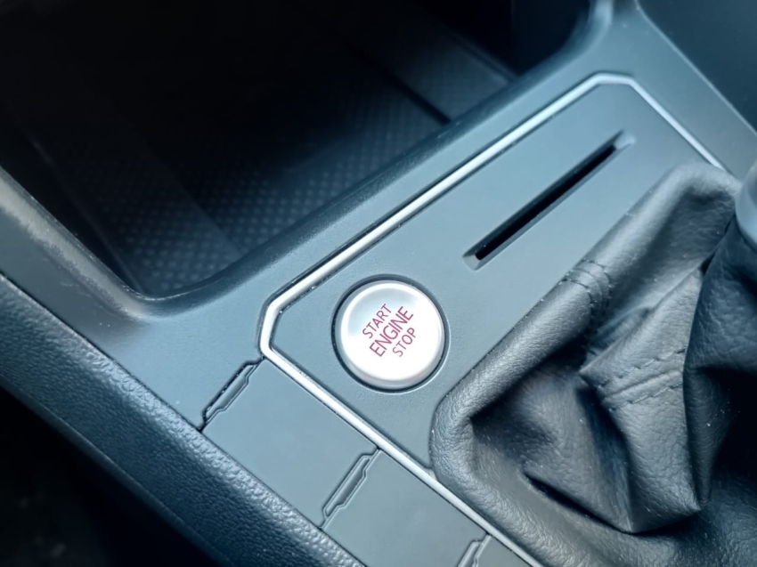 volkswagen nivus 1.0 200 tsi total flex comfortline automatico 4p 202319