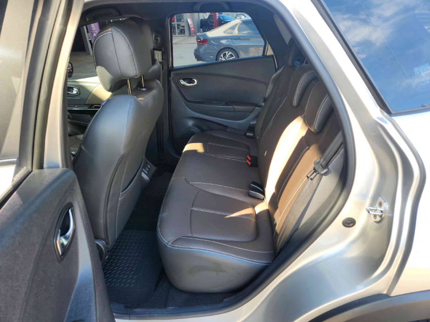 renault captur 1.3 tce flex iconic x-tronic 4p automatico 2023