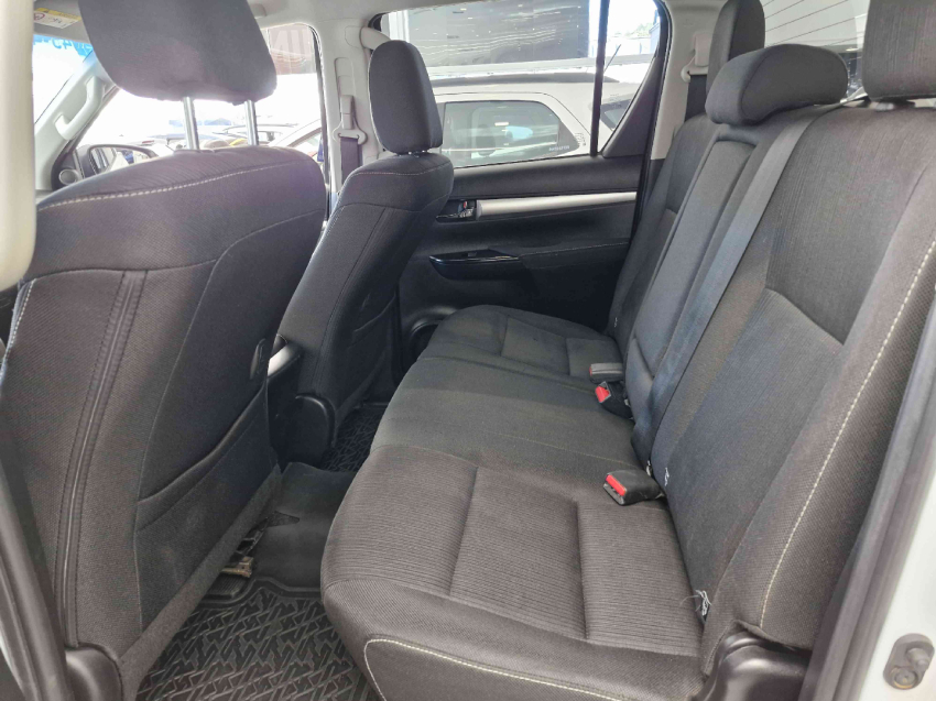 toyota hilux 2.8 d-4d turbo diesel cd sr 4x4 automatico 4p 2024