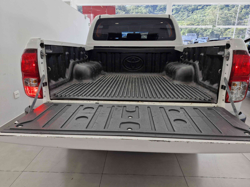 toyota hilux 2.8 d-4d turbo diesel cd sr 4x4 automatico 4p 2024