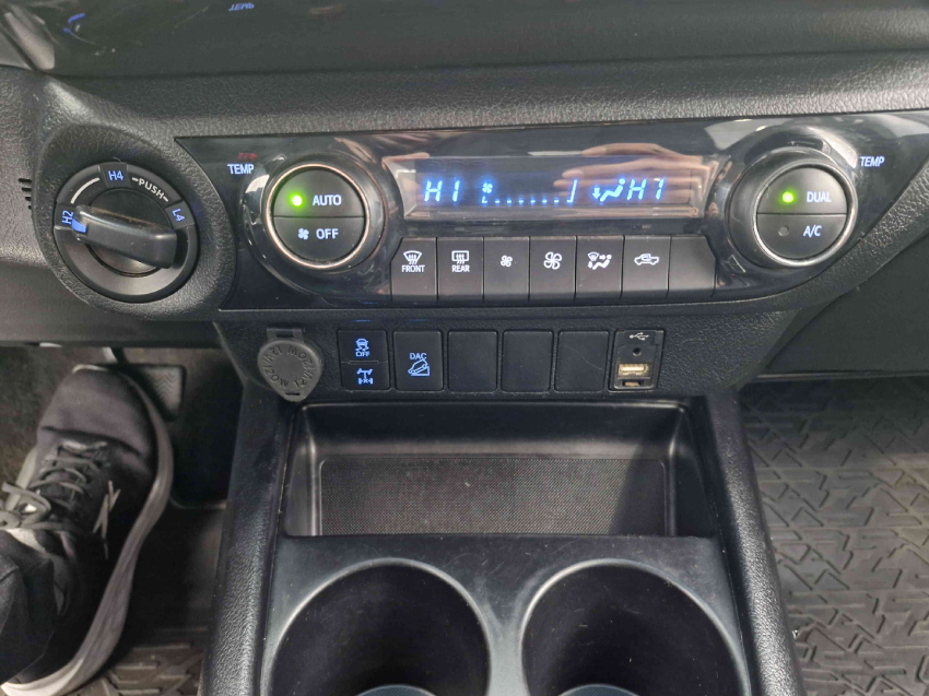 toyota hilux 2.8 d-4d turbo diesel cd sr 4x4 automatico 4p 2024