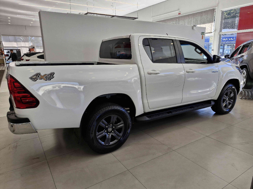 toyota hilux 2.8 d-4d turbo diesel cd sr 4x4 automatico 4p 2024