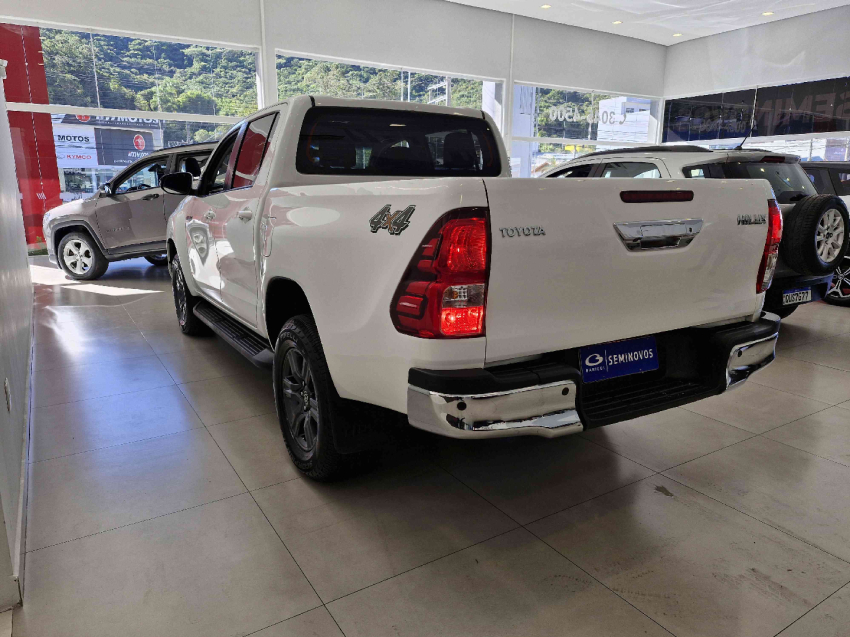 toyota hilux 2.8 d-4d turbo diesel cd sr 4x4 automatico 4p 2024