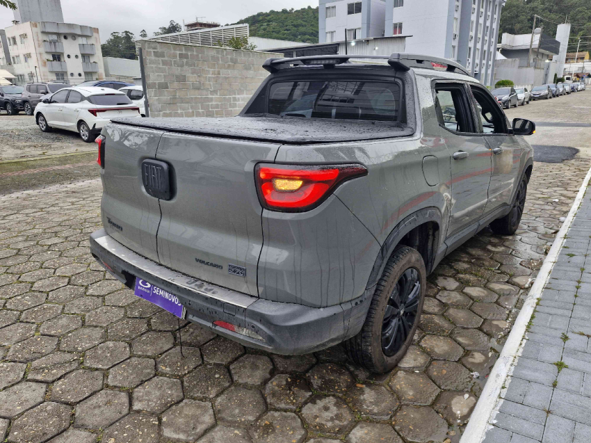 fiat toro 1.3 turbo 270 flex volcano at6 4p automatico 2025