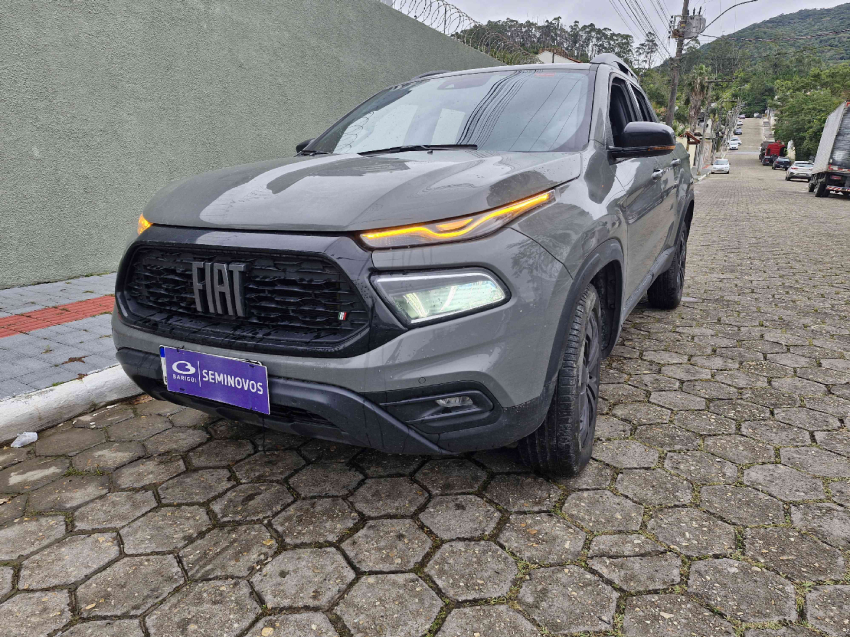fiat toro 1.3 turbo 270 flex volcano at6 4p automatico 2025