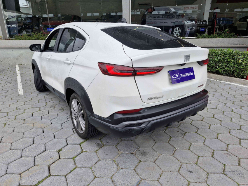 fiat fastback 1.0 turbo 200 flex cvt 4p automatico 2024