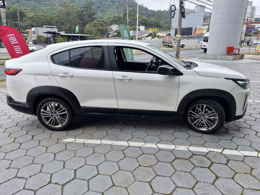 fiat fastback 1.0 turbo 200 flex cvt 4p automatico 2024