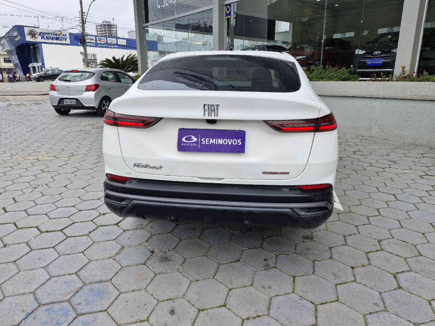 fiat fastback 1.0 turbo 200 flex cvt 4p automatico 2024