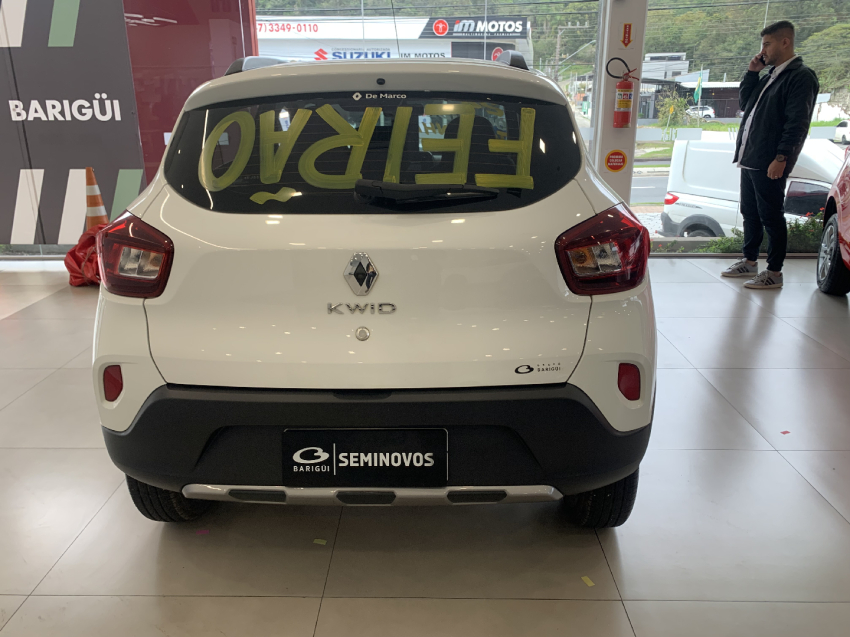 renault kwid 1.0 12v sce flex outsider manual 4p 2024