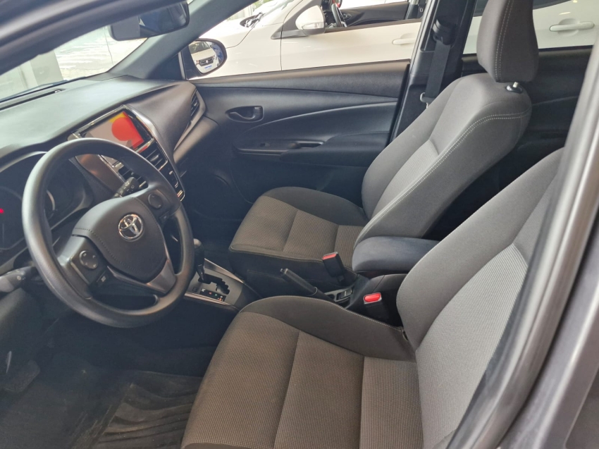 toyota yaris 1.5 flex automatico 2025