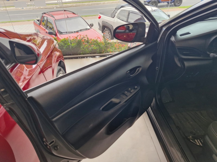 toyota yaris 1.5 flex automatico 2025