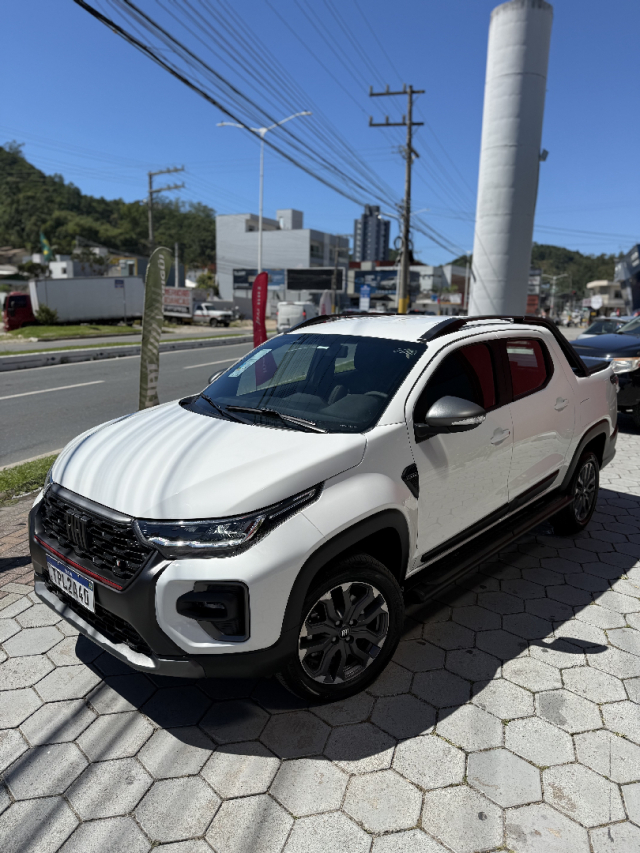 fiat strada 1.0 turbo 200 flex ultra cd cvt 4p automatico 2026