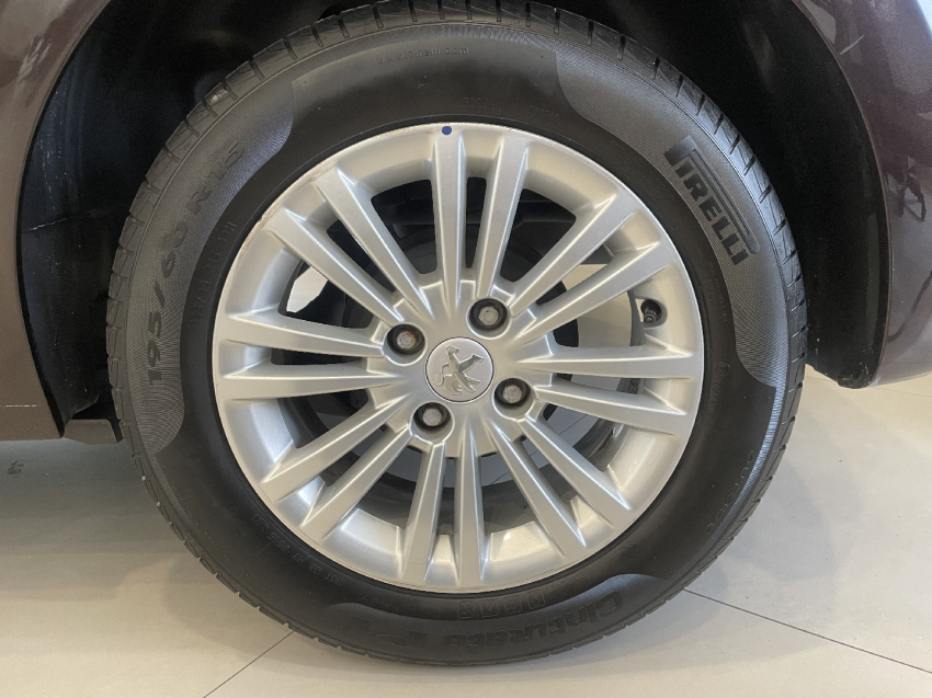 peugeot 208 1.2 flex manual 201711