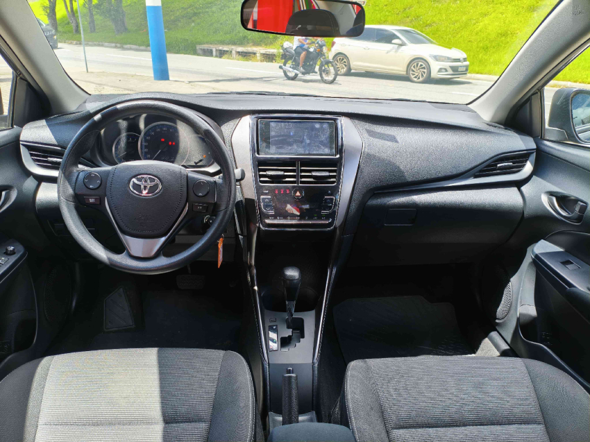 toyota yaris 1.5 16v flex xl multidrive 4p automatico 202511