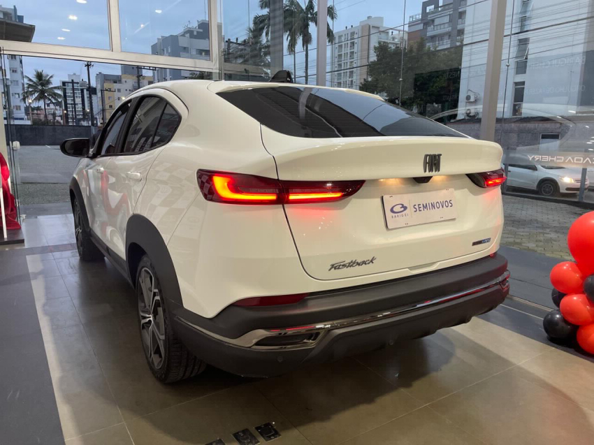 fiat fastback 1.0 turbo 200 hybrid audace cvt flex 4p automatico 2025