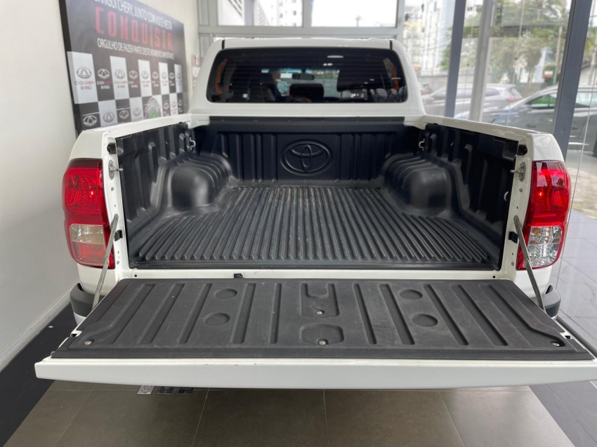 toyota hilux 2.8 d-4d turbo diesel cd sr 4x4 automatico 4p 2023