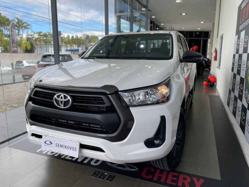 toyota hilux 2.8 d-4d turbo diesel cd sr 4x4 automatico 4p 2023