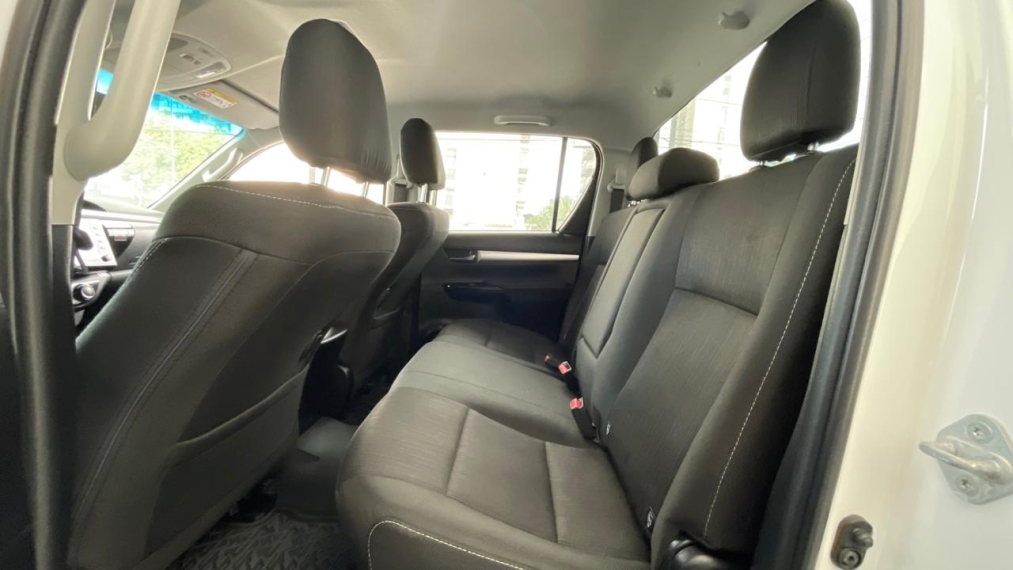 toyota hilux 2.8 d-4d turbo diesel cd sr 4x4 automatico 4p 2023