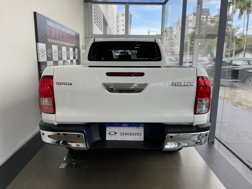 toyota hilux 2.8 d-4d turbo diesel cd sr 4x4 automatico 4p 2023